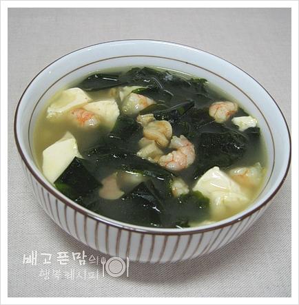 시원하고 진한 국물맛~ 순두부 미역국.