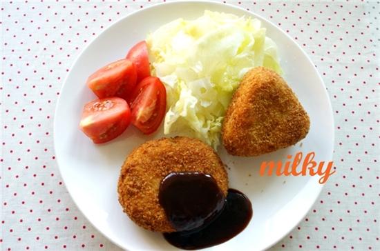 고로케 속에 날치알과 치즈가 쏘옥~