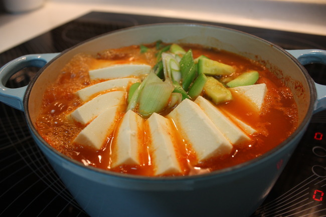 누구나 해도 맛있는~~~돼지고기 김치찌개.