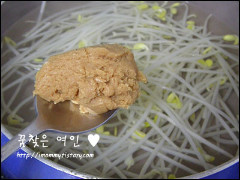 밋밋한 라면이 싫을 땐 "콩나물 미소라면"