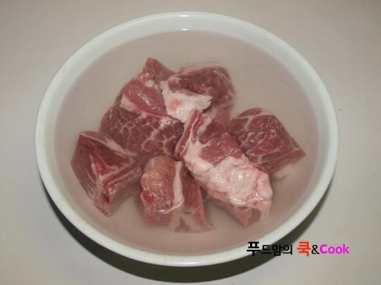 밥반찬으로 좋은 중국식 돼지갈비 만들기