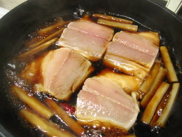 우엉조림도 곁들인 삼치조림...우엉이 더 맛있다네요.